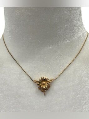 Vintage Signed Trifari Gold Tone Flower Necklace